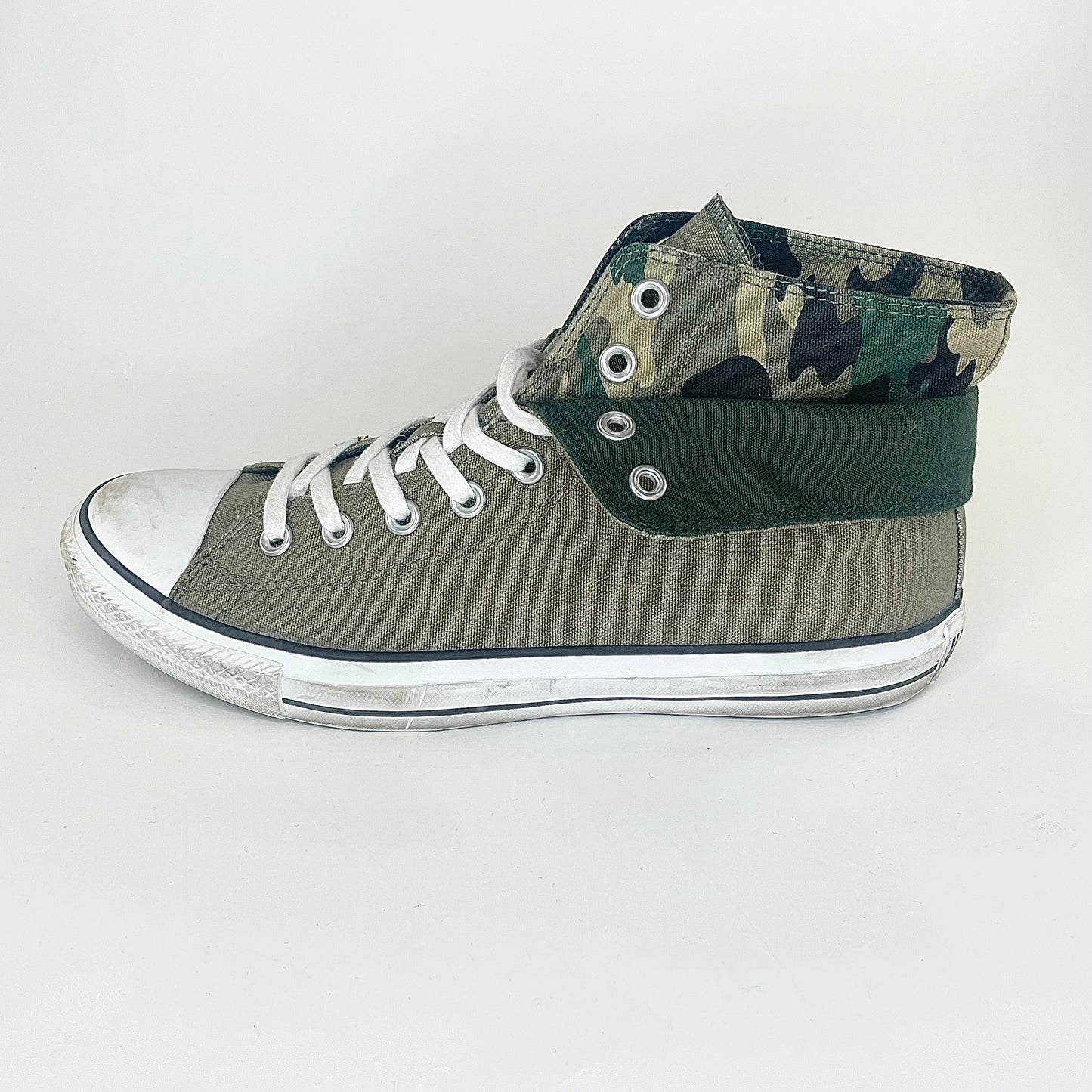 Chuck Taylor Two Fold Hi “Camo” *Pre-Owned* Size 9m/11w
