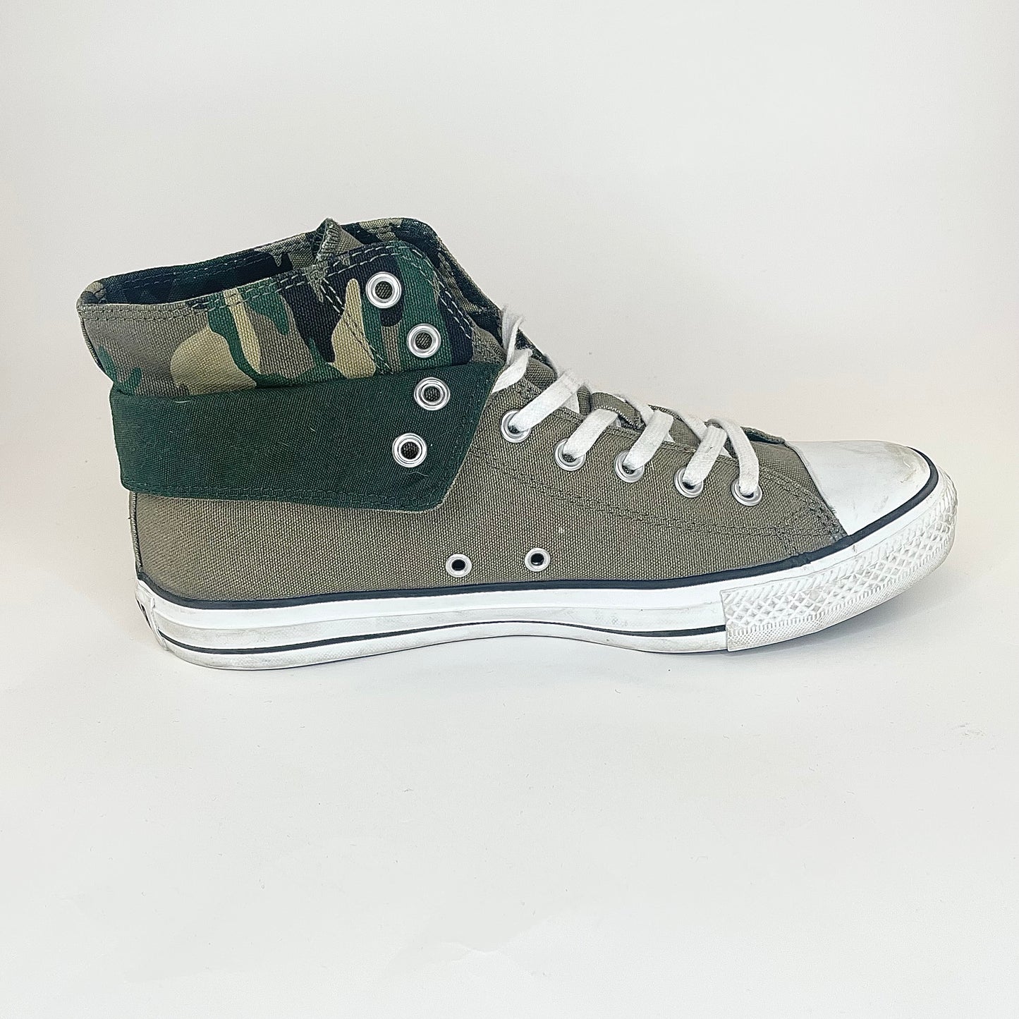 Chuck Taylor Two Fold Hi “Camo” *Pre-Owned* Size 9m/11w