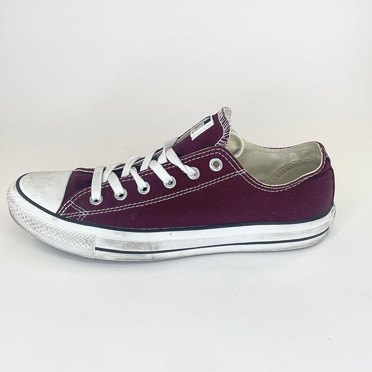 Chuck Taylor Ox “Burgundy” *Pre-Owned* Size 8m/10w