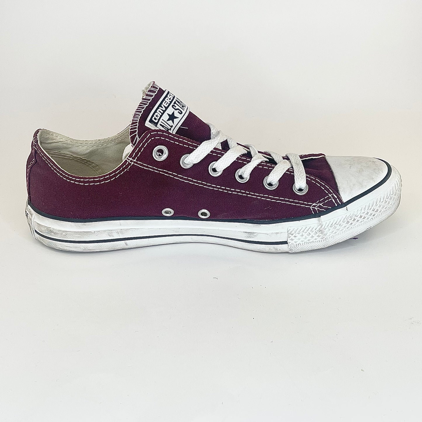 Chuck Taylor Ox “Burgundy” *Pre-Owned* Size 8m/10w