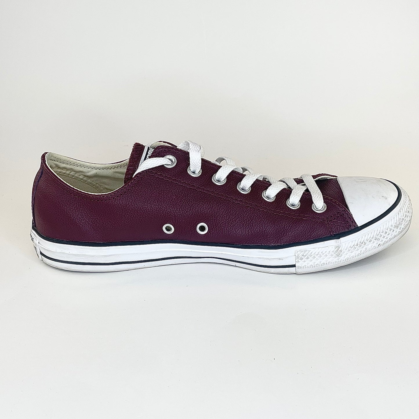 Chuck Taylor Ox “Leather Burgundy” *Pre-Owned* Size 10m/12w