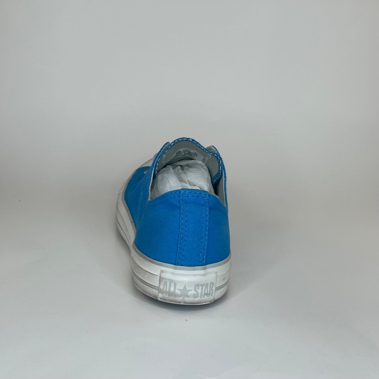 Chuck Taylor Ox “Powder Blue” *Pre-Owned* Size 9m/11w