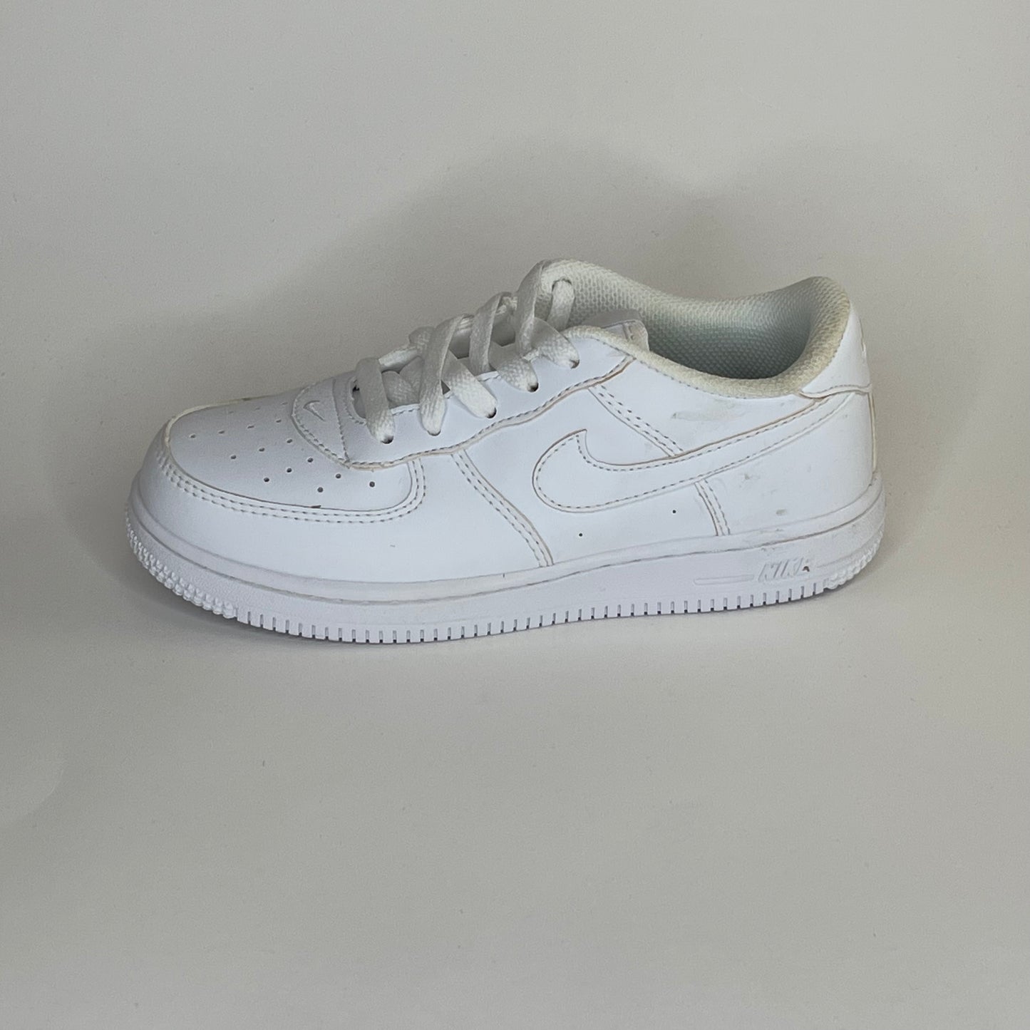 Air Force 1 Low “Triple White” (PS) Pre-Owned