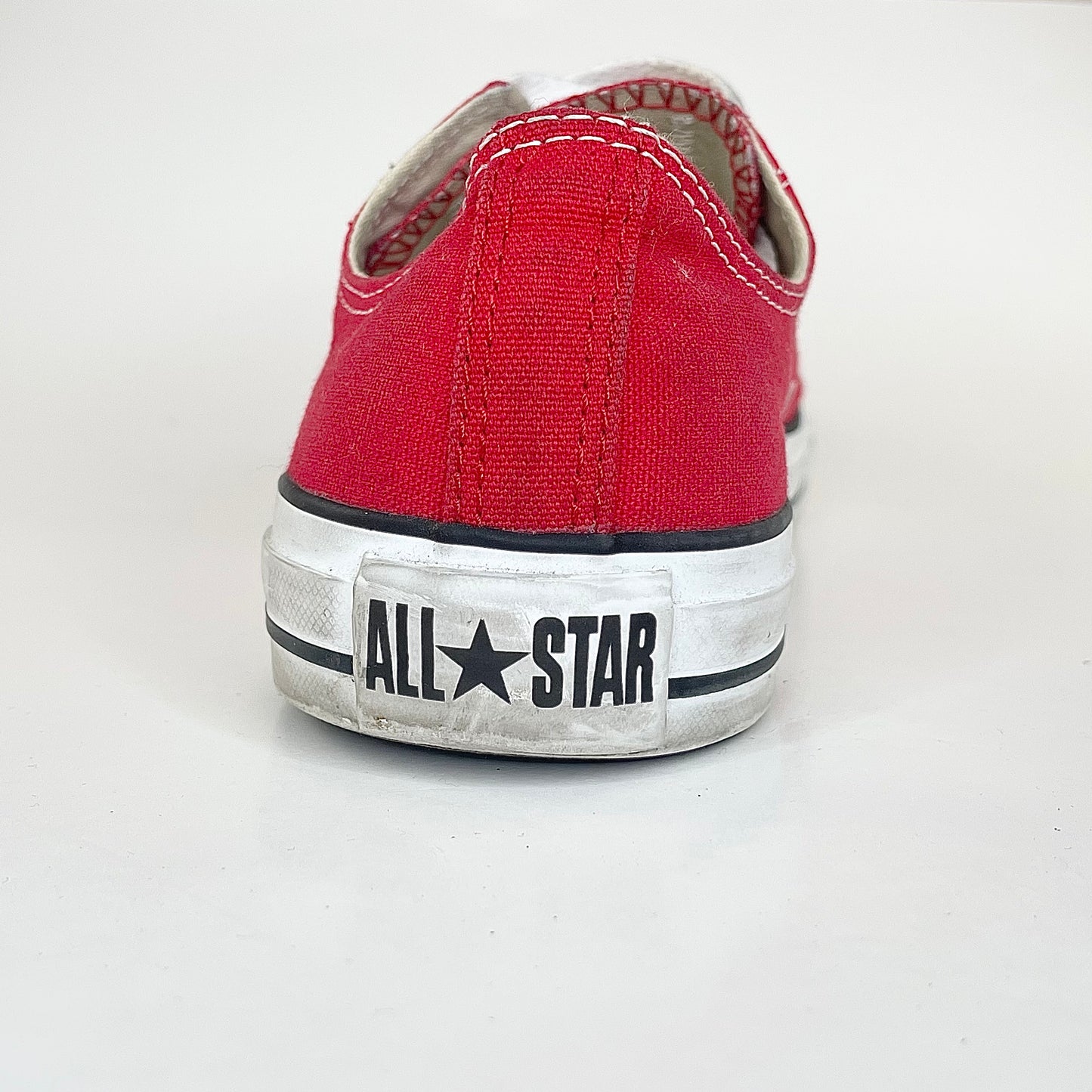 Chuck Taylor Ox “Red” *Pre-Owned* Size 9m/11w