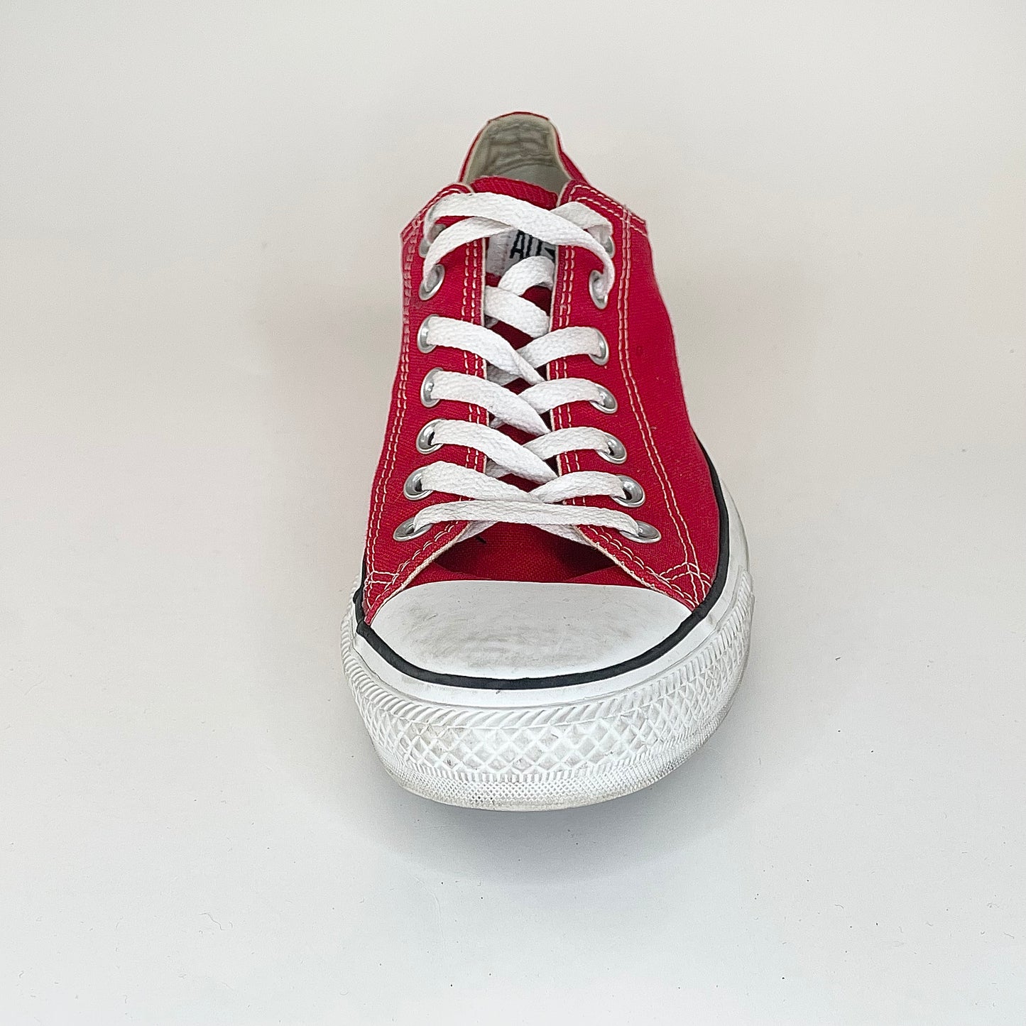 Chuck Taylor Ox “Red” *Pre-Owned* Size 9m/11w